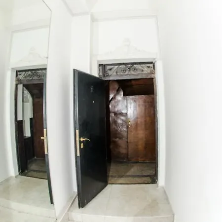 Five Corners Guest house *