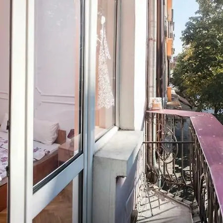 Five Corners Guest house *